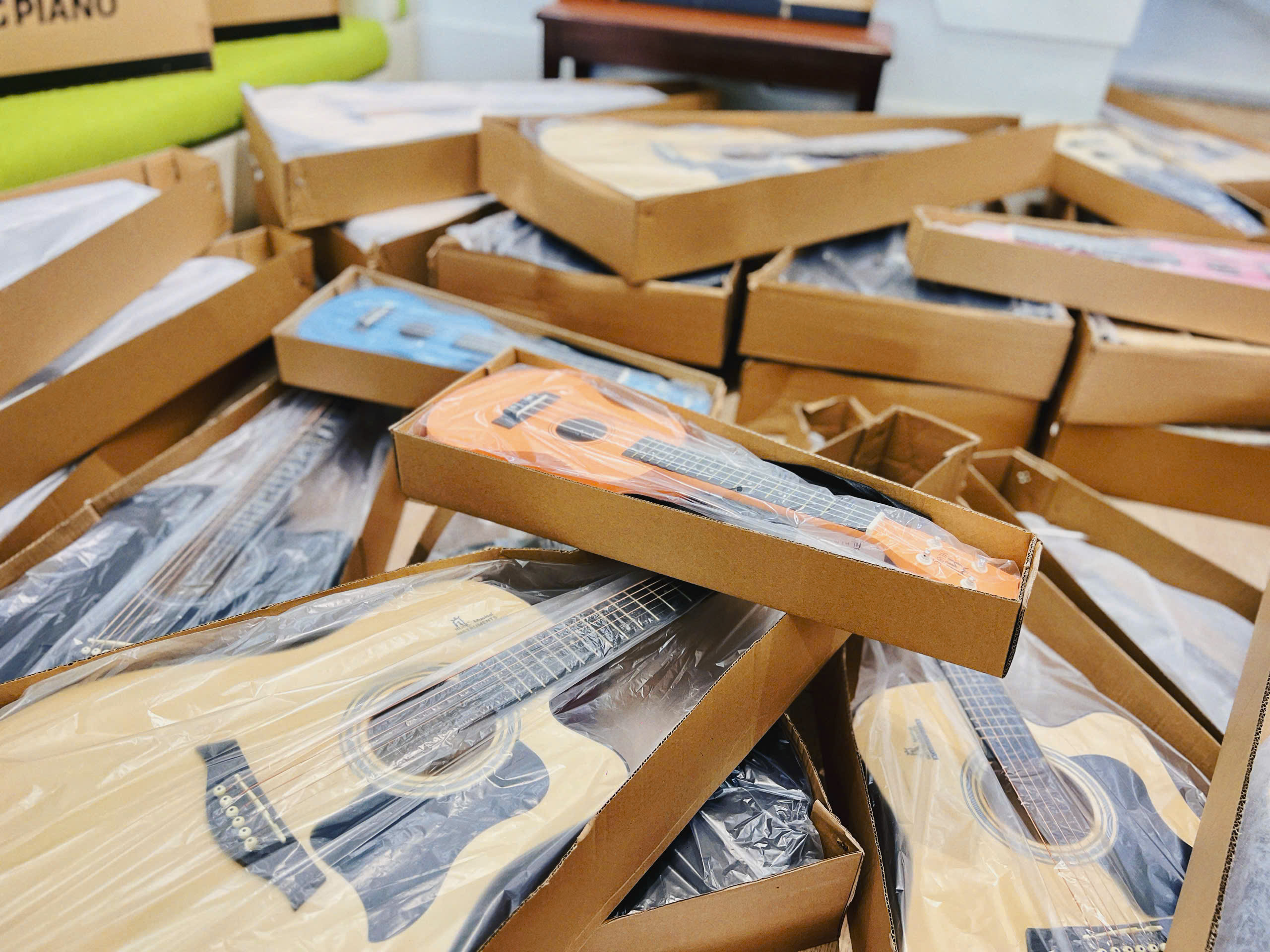 xả kho guitar giá rẻ tại long an