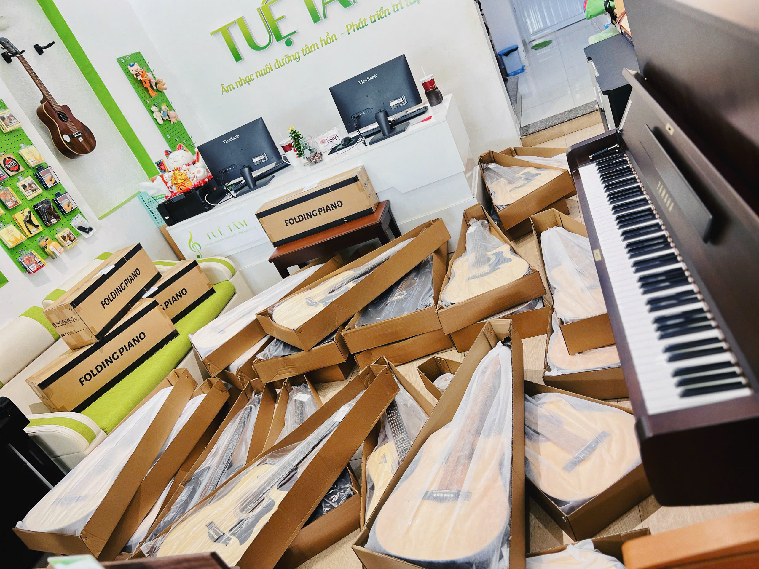 xả kho guitar giá rẻ chỉ từ 900k