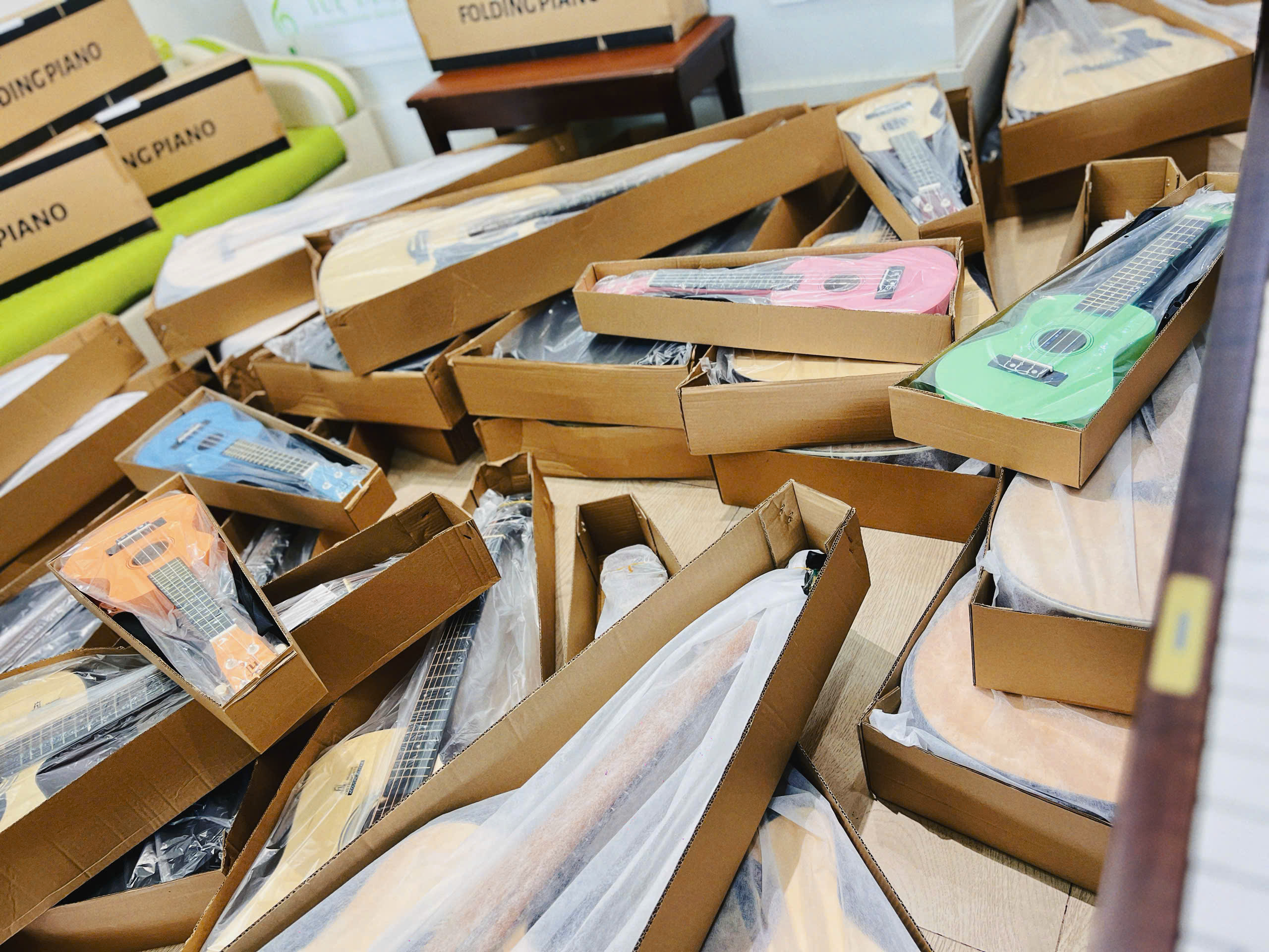 xả kho guitar giá rẻ chỉ từ 900k