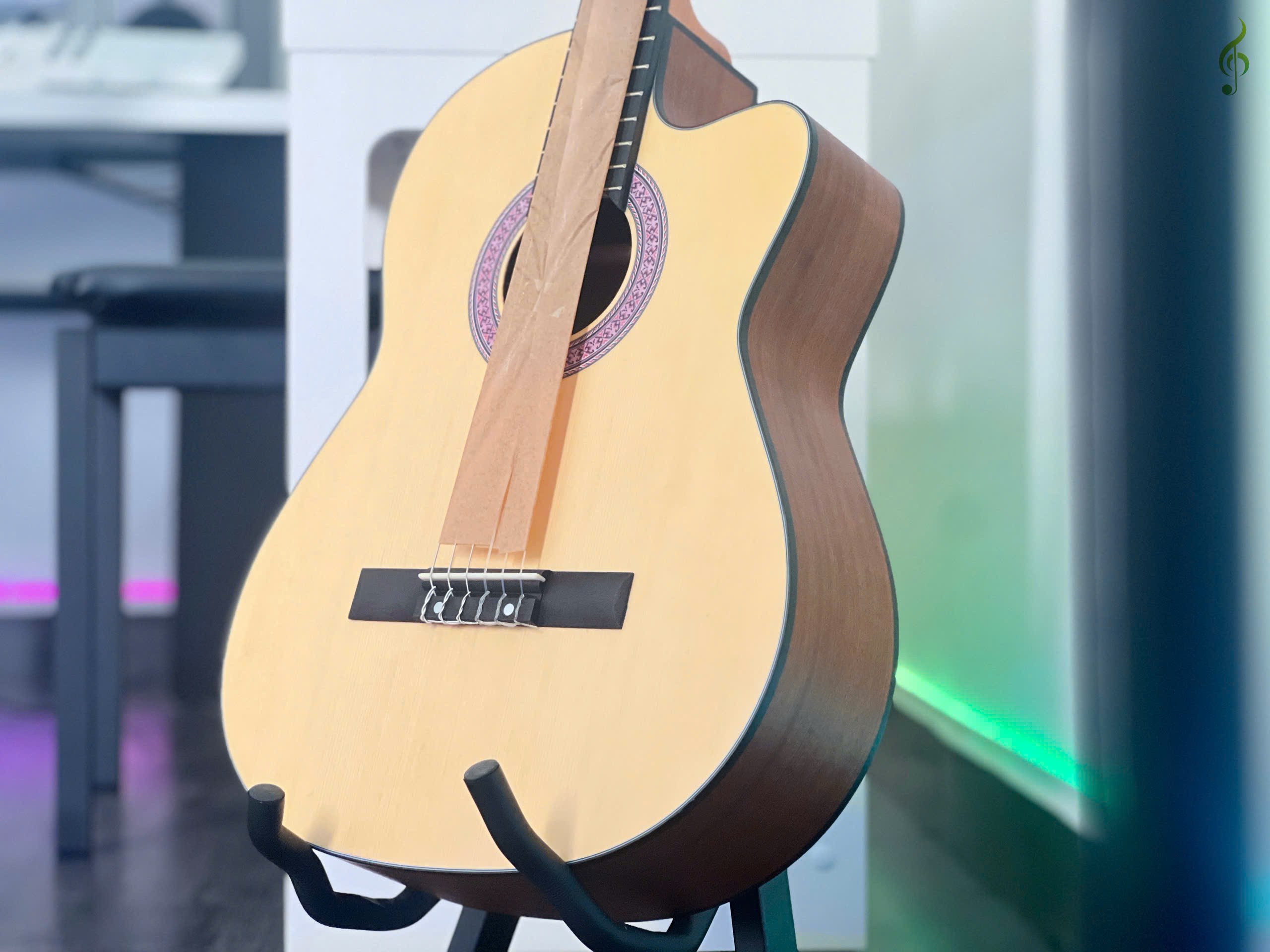 Guitar Saiger giá rẻ