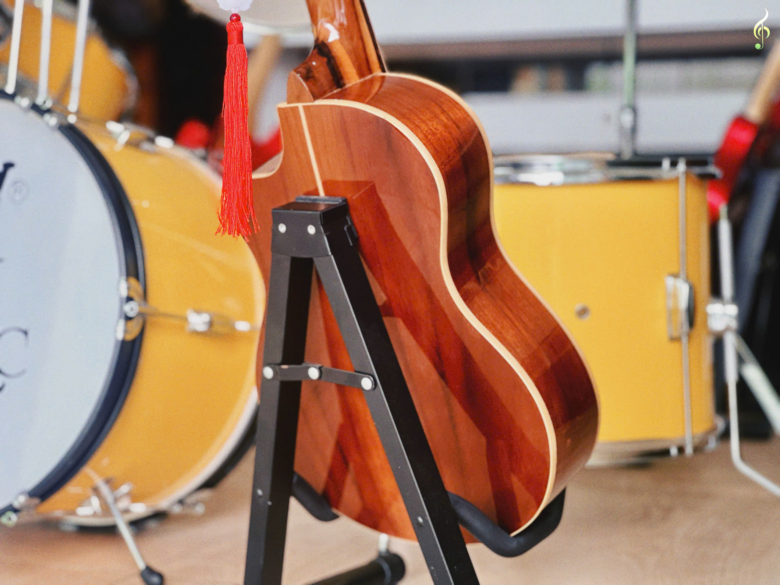 Đàn Guitar kích thước nhỏ cho bé