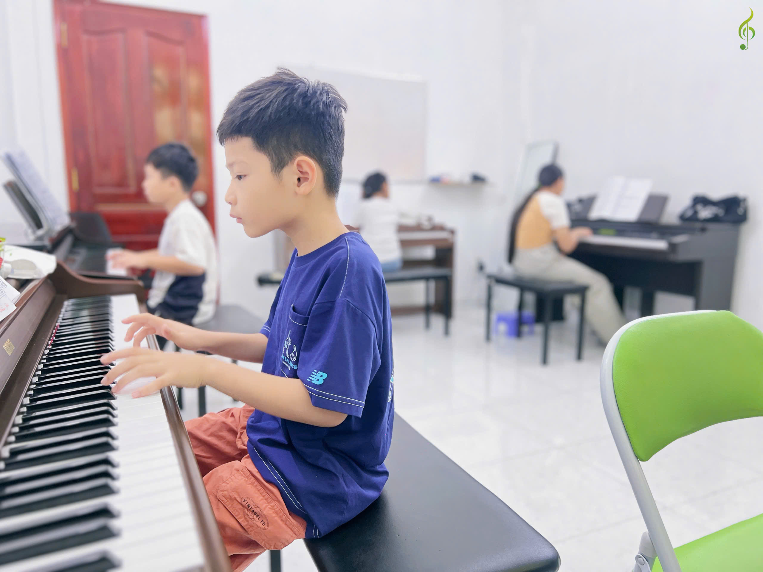 Trải nghiệm học đàn chỉ 969k