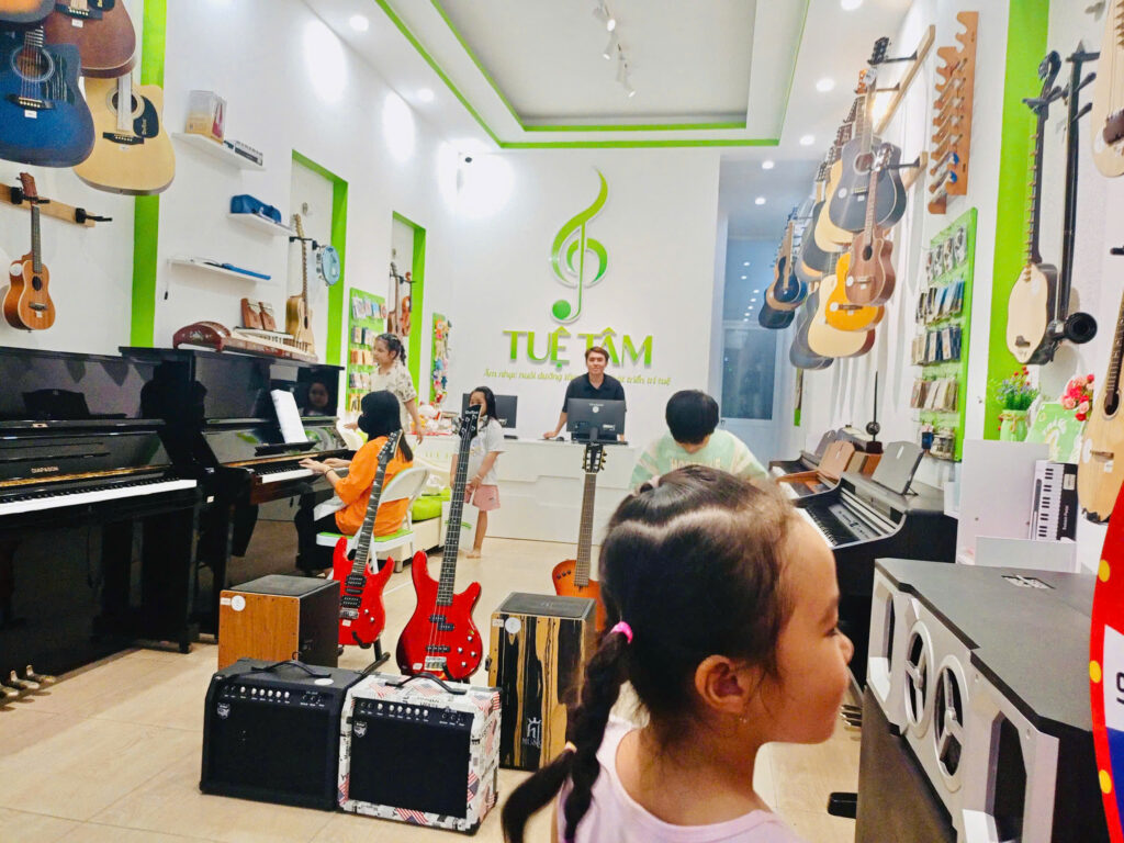 Trung tâm âm nhạc tại Bến Lức