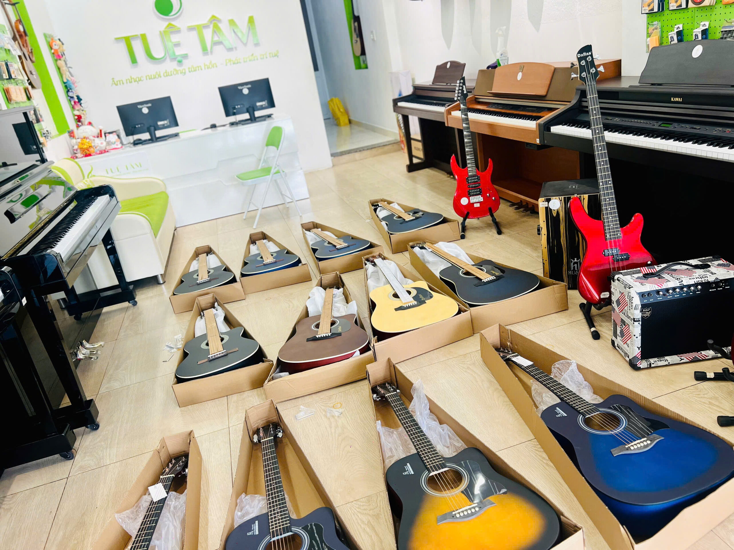 Guitar giá rẻ ở Gò Đen Guitar giá rẻ ở Gò Đen