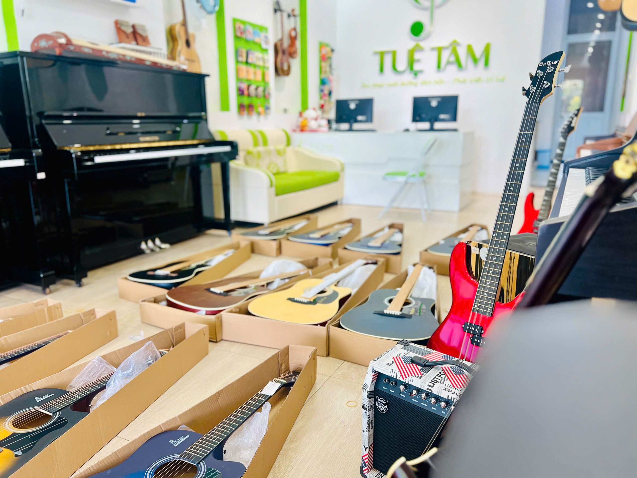 Guitar giá rẻ ở Bến Lức Guitar giá rẻ ở Bến Lức