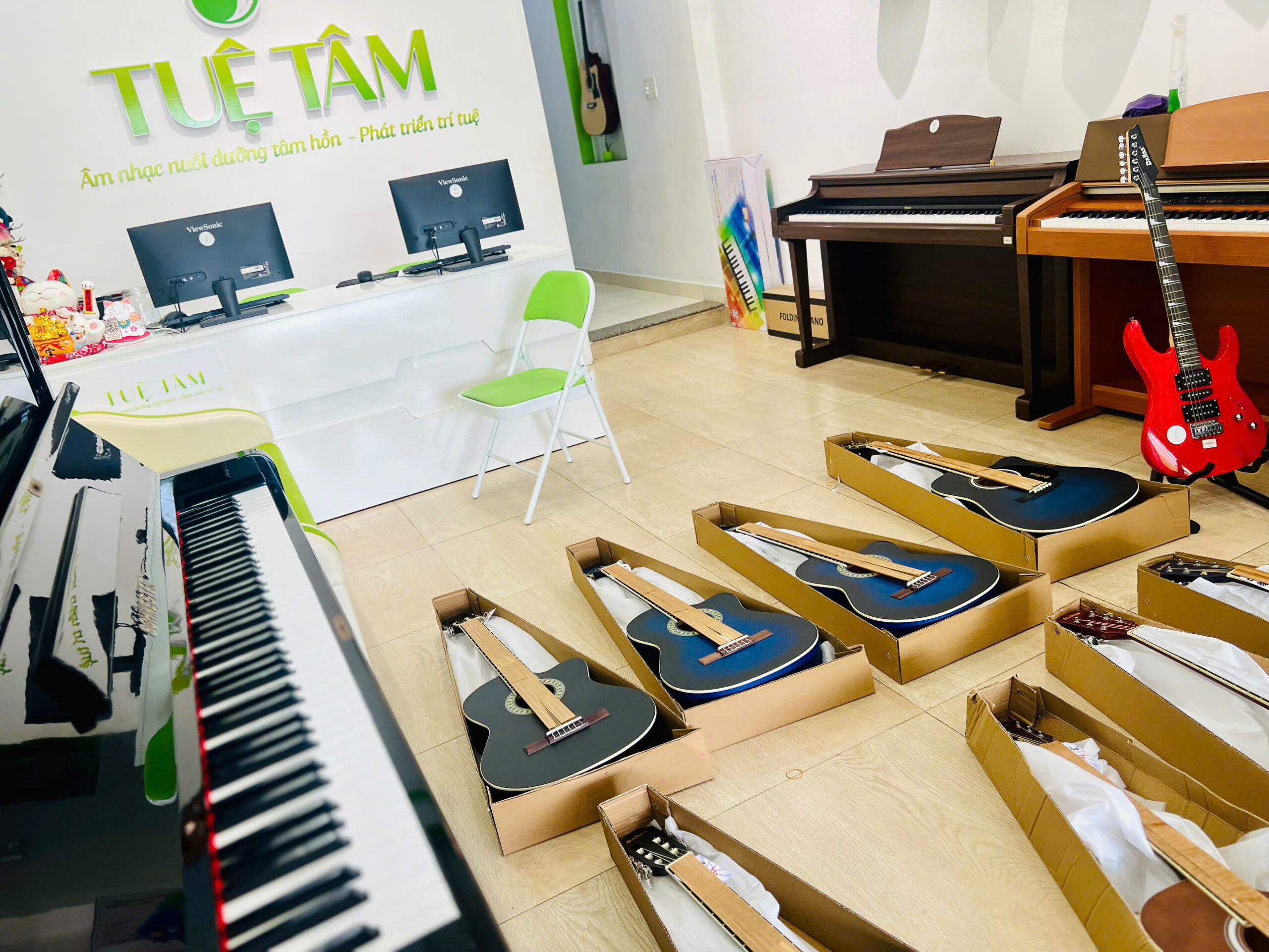 Guitar giá rẻ ở Bến Lức Guitar giá rẻ ở Bến Lức