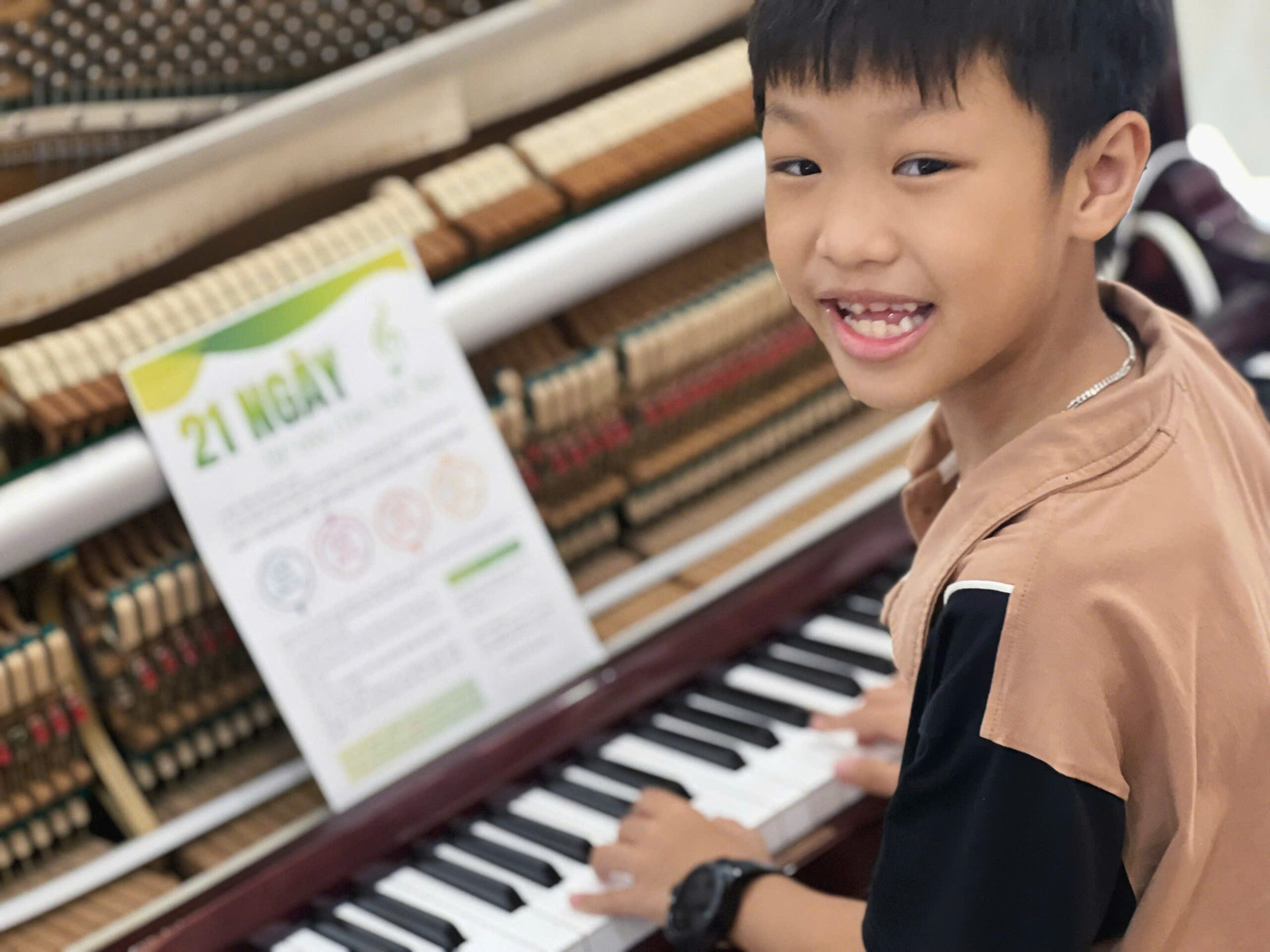 Thử thách 21 ngày tập đàn – Trung tâm Âm nhạc Tuệ Tâm Học viên tham gia thử thách 21 ngày tập đàn tại Tuệ Tâm
