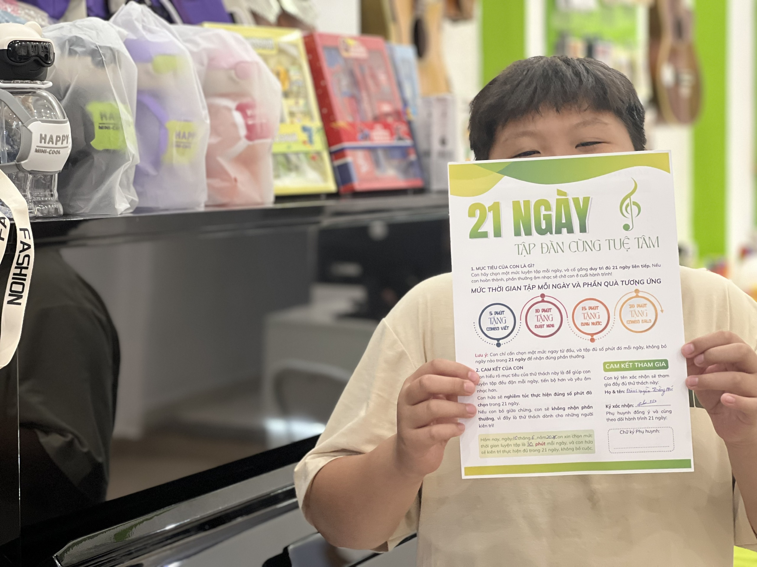 21 ngày học đàn – nhận quà cùng Tuệ Tâm Học viên tham gia 21 ngày học đàn cùng Tuệ Tâm nhận quà hấp dẫn
