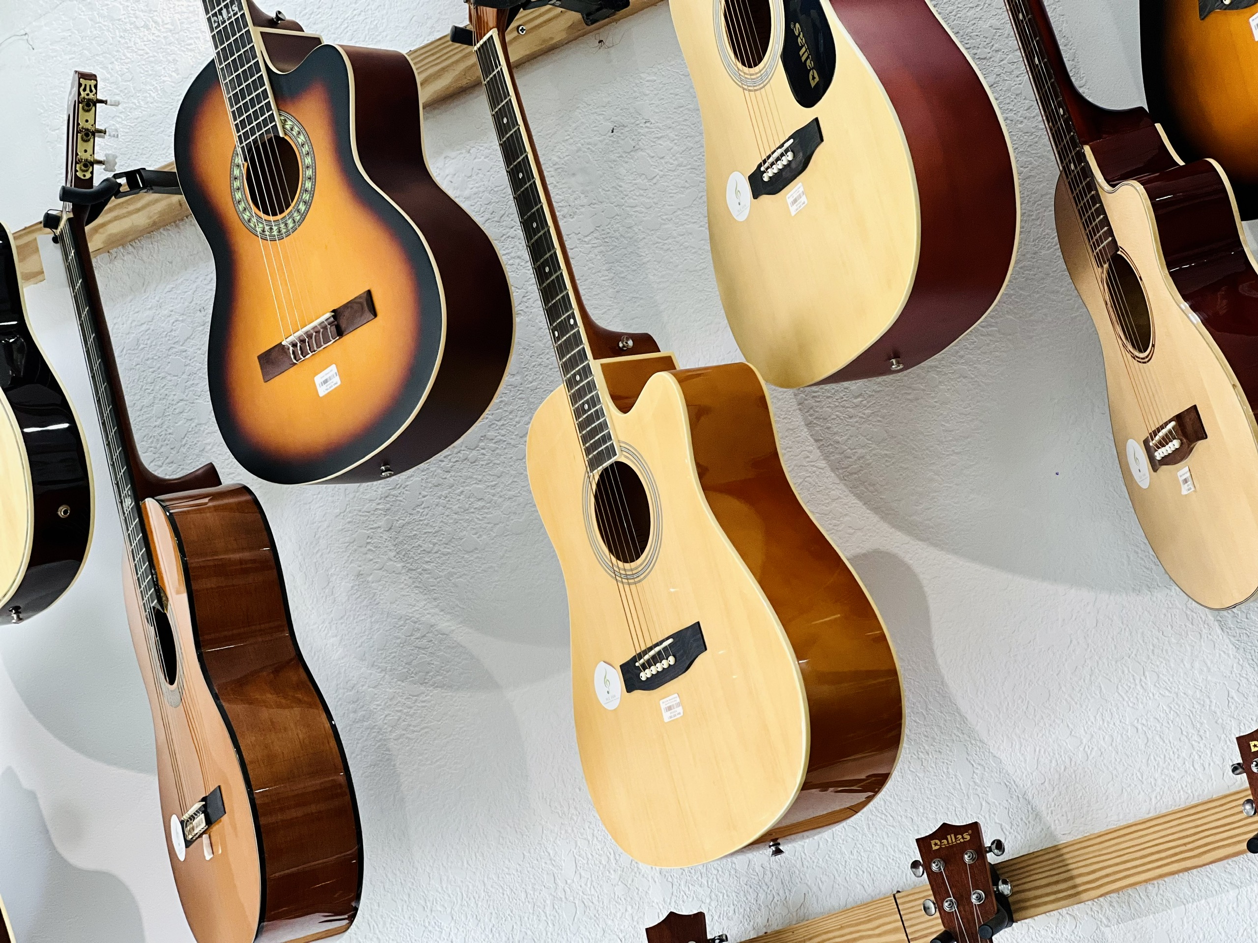 Sắm Guitar mùa tựu trường