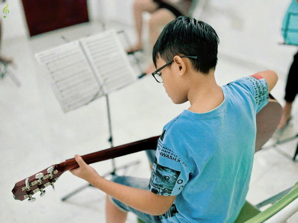 Lop-hoc-guitar-tai-tay-ninh (2)