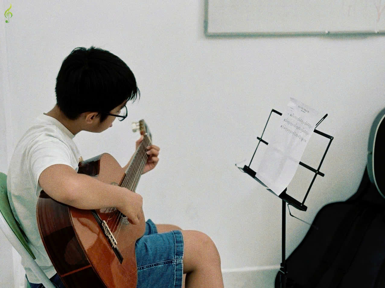 Lop-hoc-guitar-tai-tay-ninh (3)