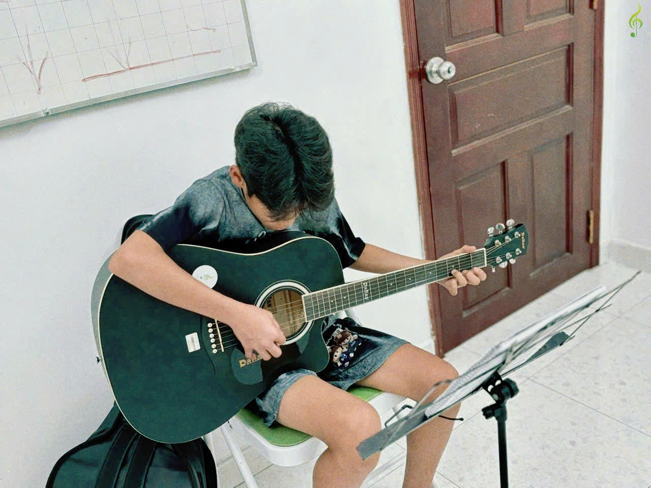 Lop-hoc-guitar-tai-tay-ninh (5)