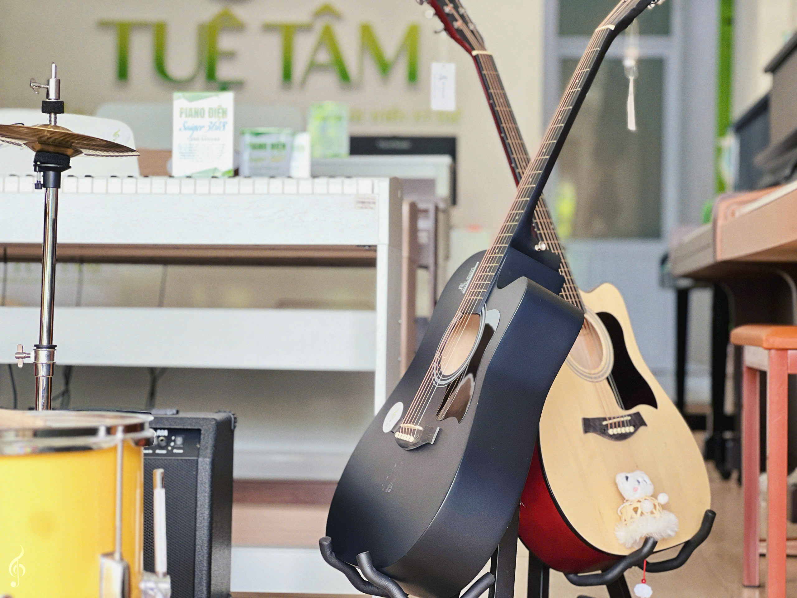 Mua Guitar HT89 tại Trung tâm âm nhạc Tuệ Tâm