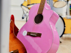 Mua Guitar màu hồng tại Tây Ninh