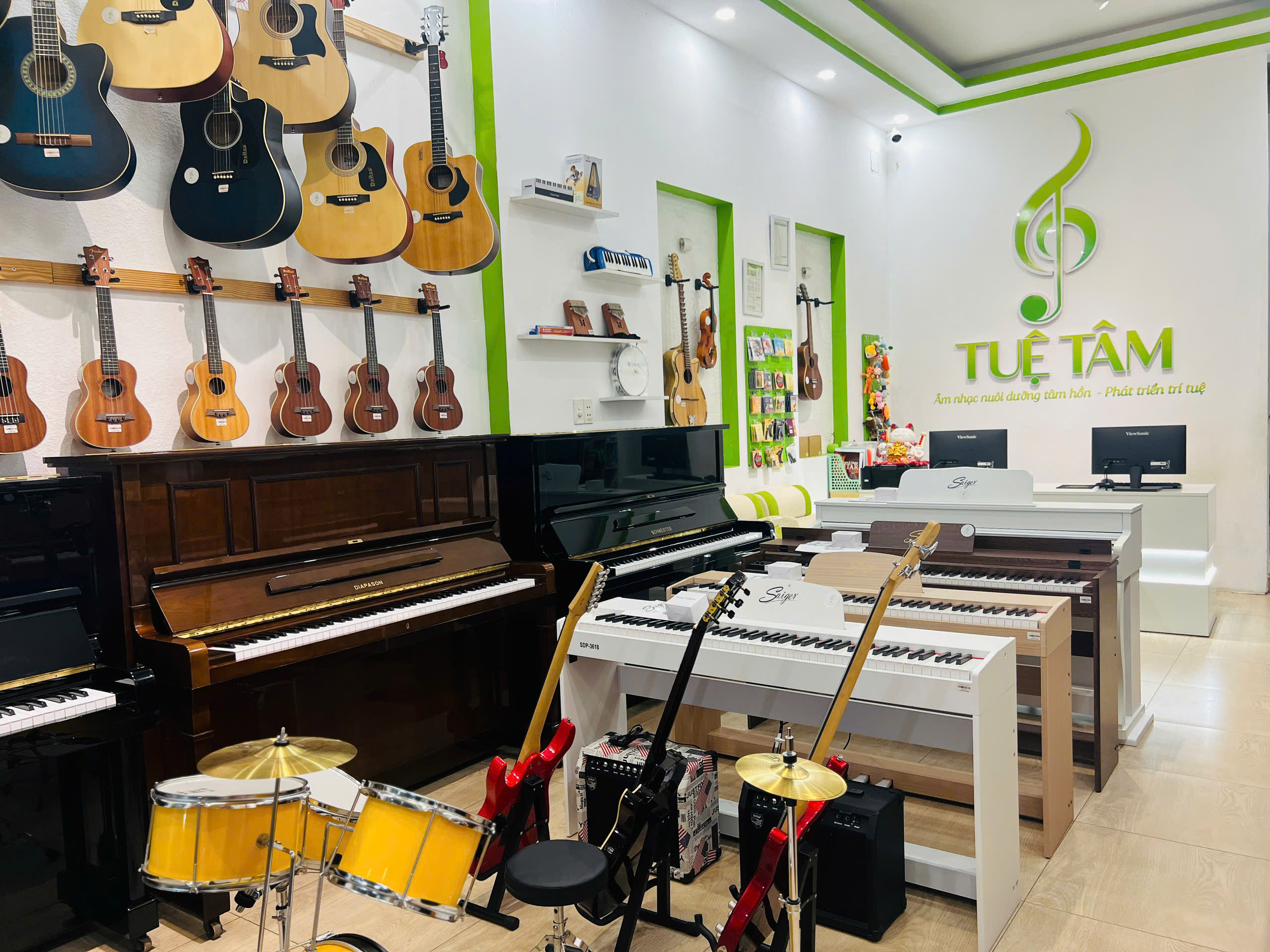 cửa hàng nhạc cụ tại Long An