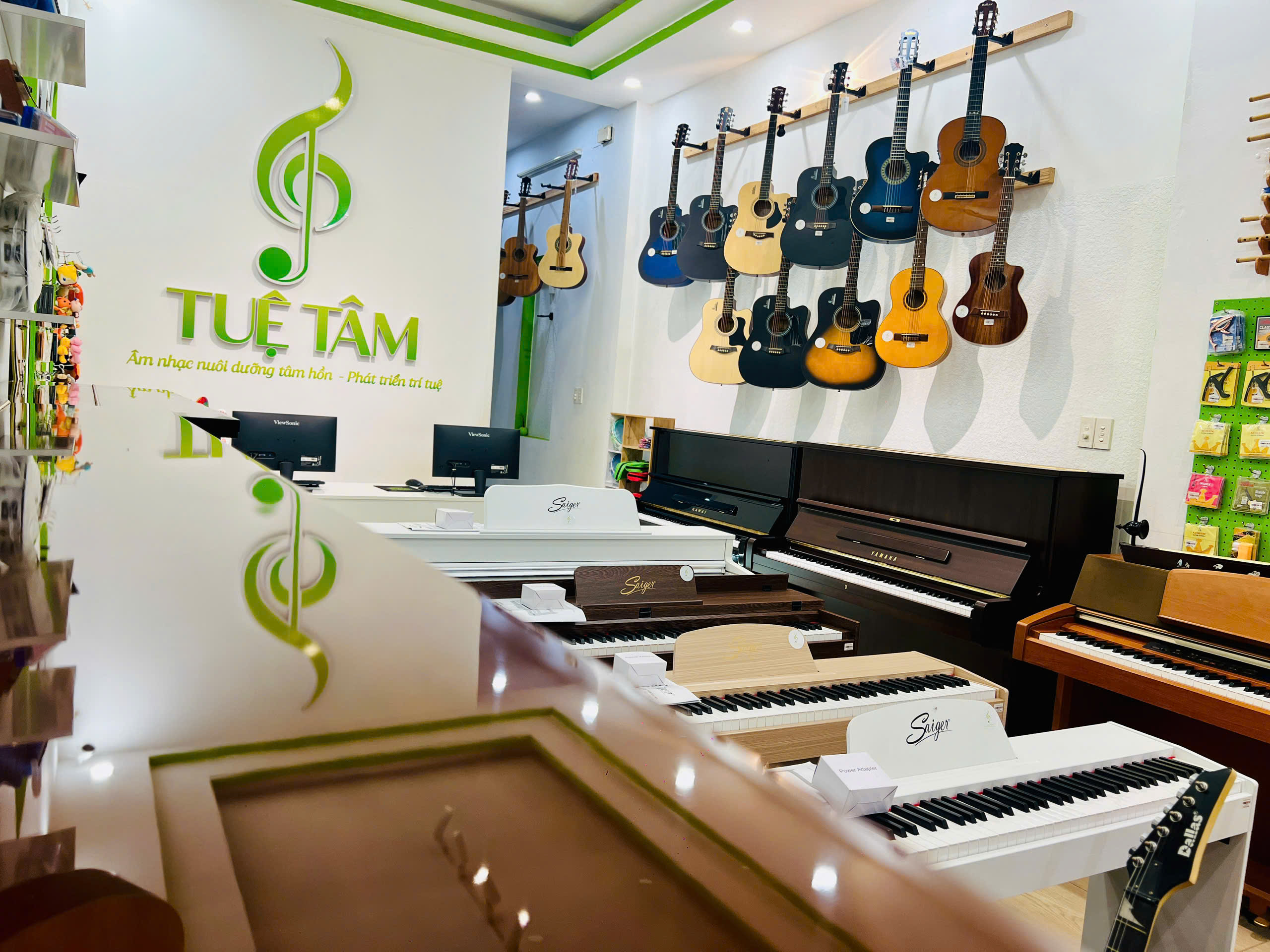 Địa chỉ bán đàn chính hãng tại Long An