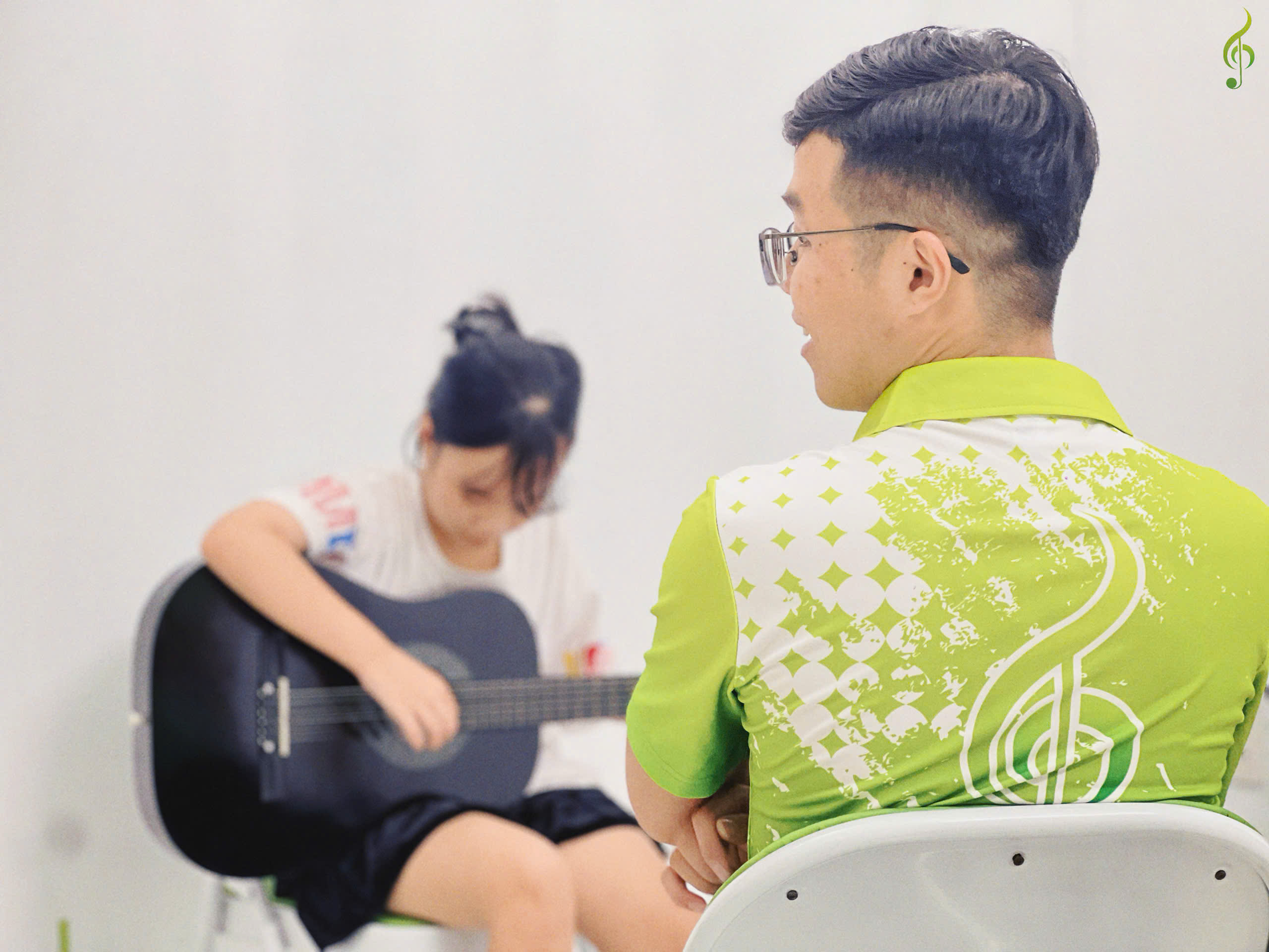 lớp học guitar chuyên nghiệp