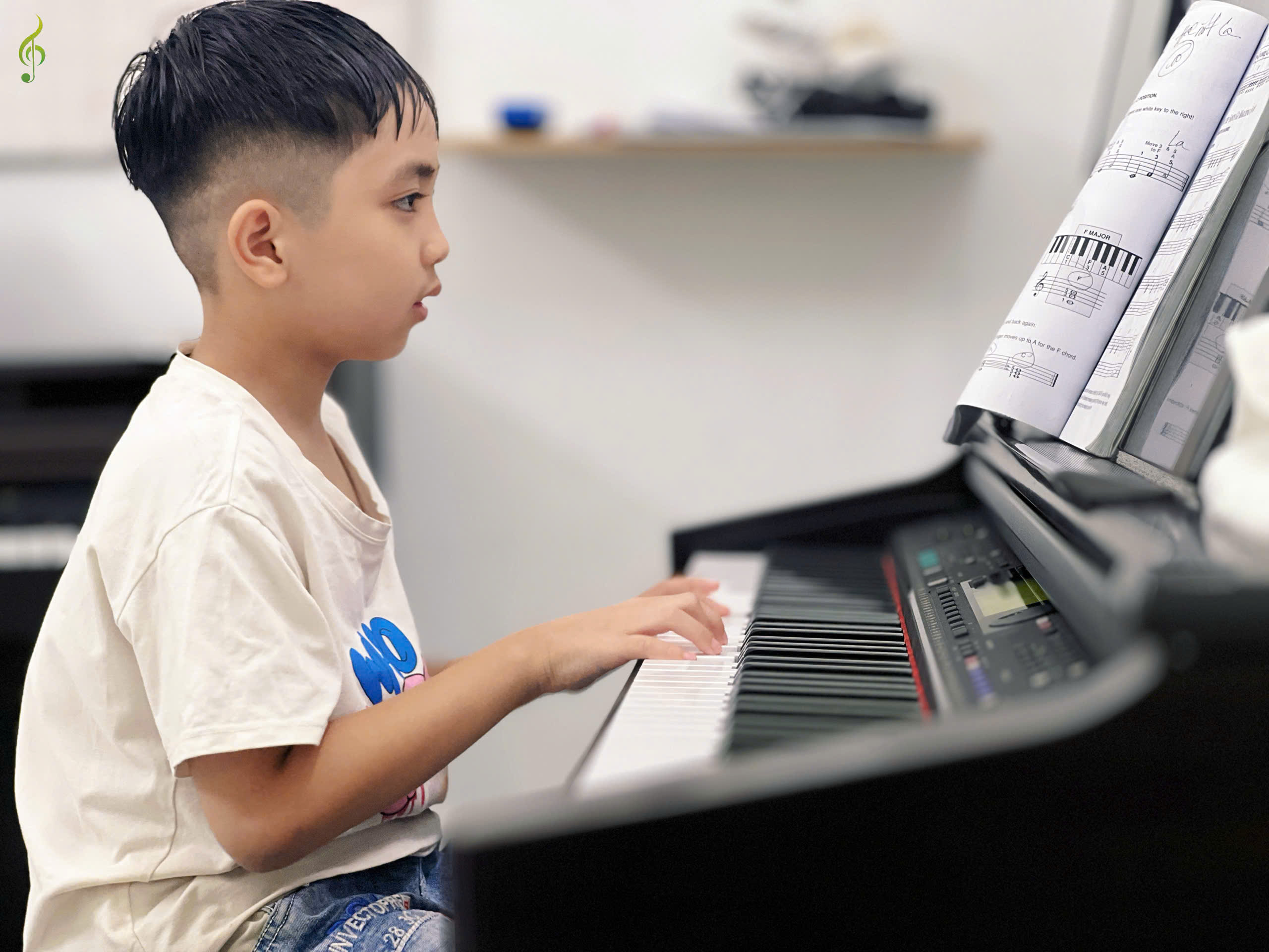 lớp học piano tại long an