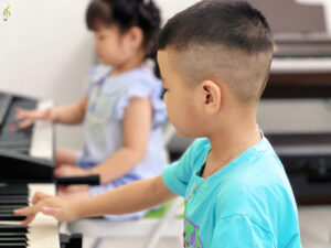 lớp học piano tại tây ninh
