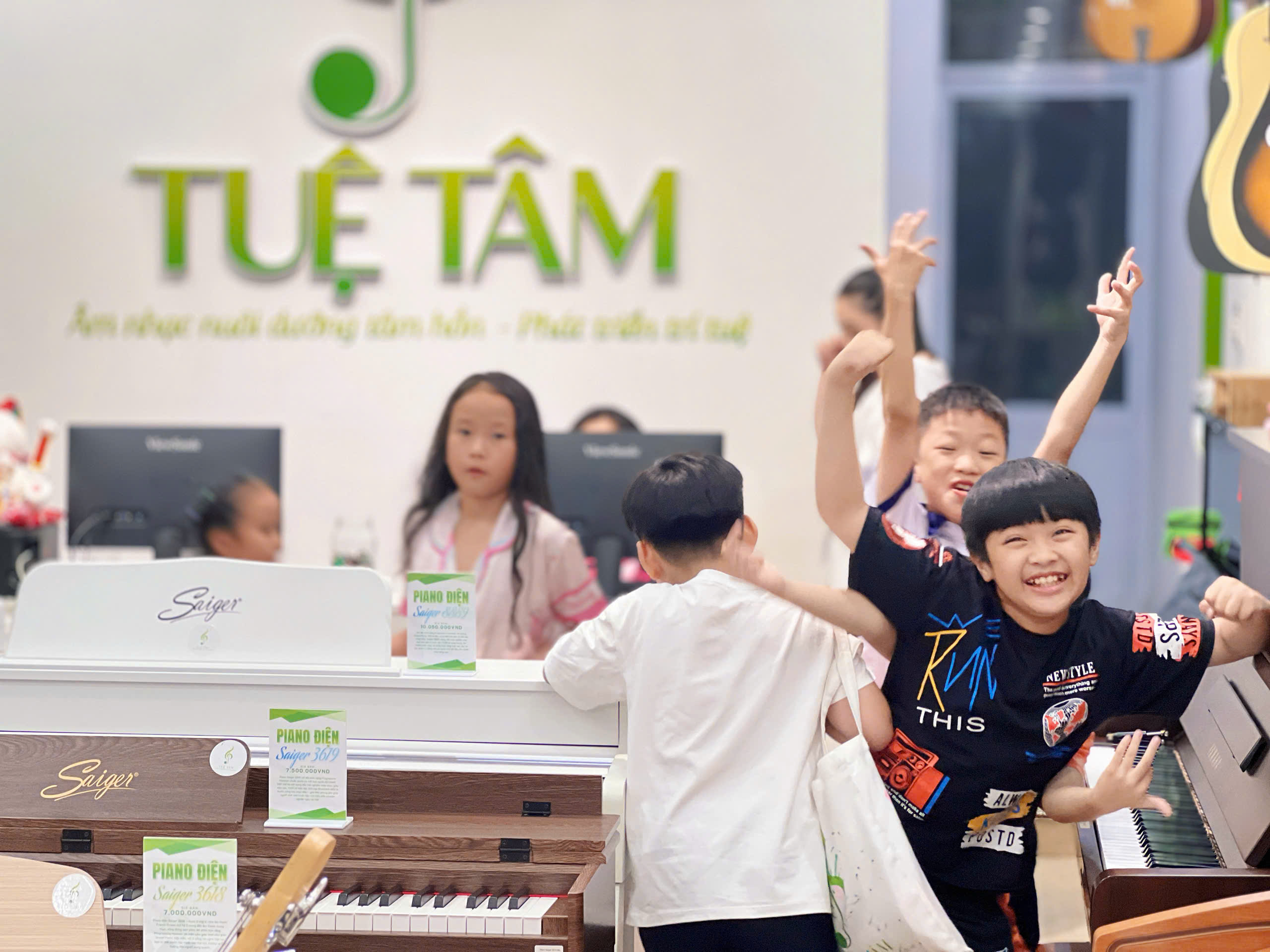 lớp học piano tại long an