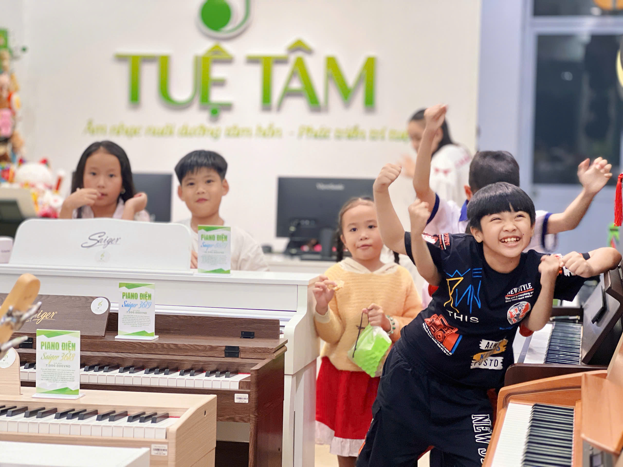 lớp học piano tại tây ninh