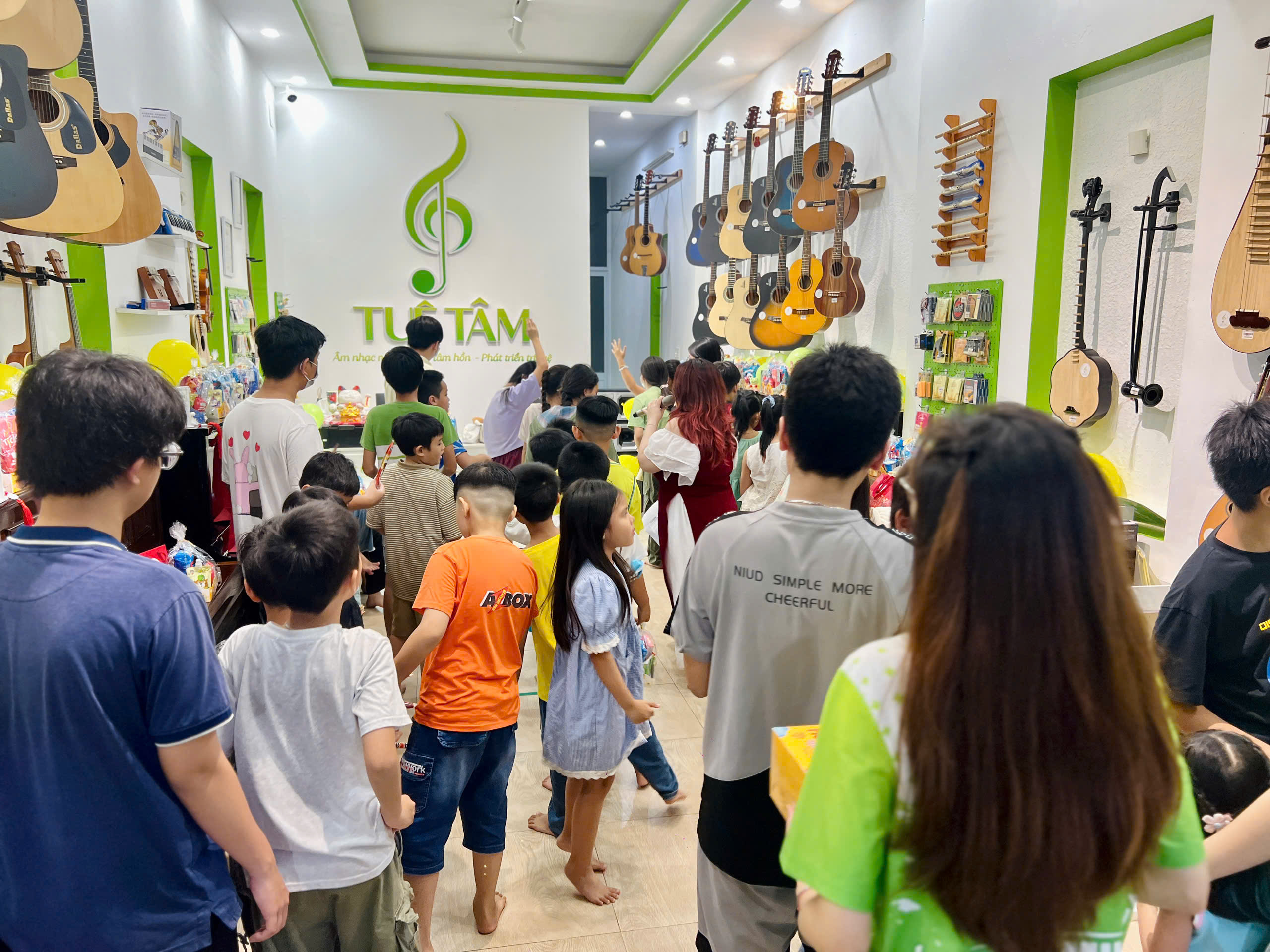 Trung thu ấm áp cùng học viên Tuệ Tâm Long An