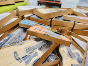 xả kho guitar giá rẻ tại long an