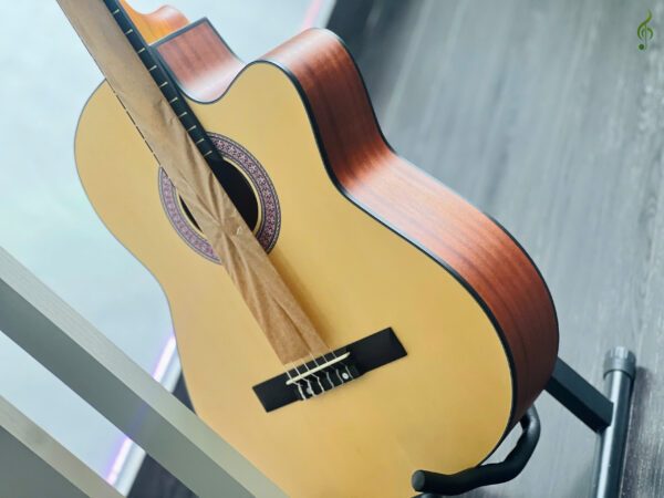 Guitar Saiger giá rẻ