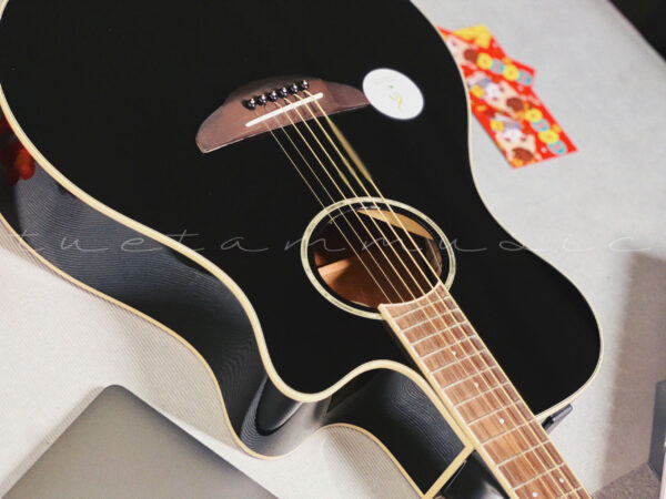 Guitar Yamaha APX600