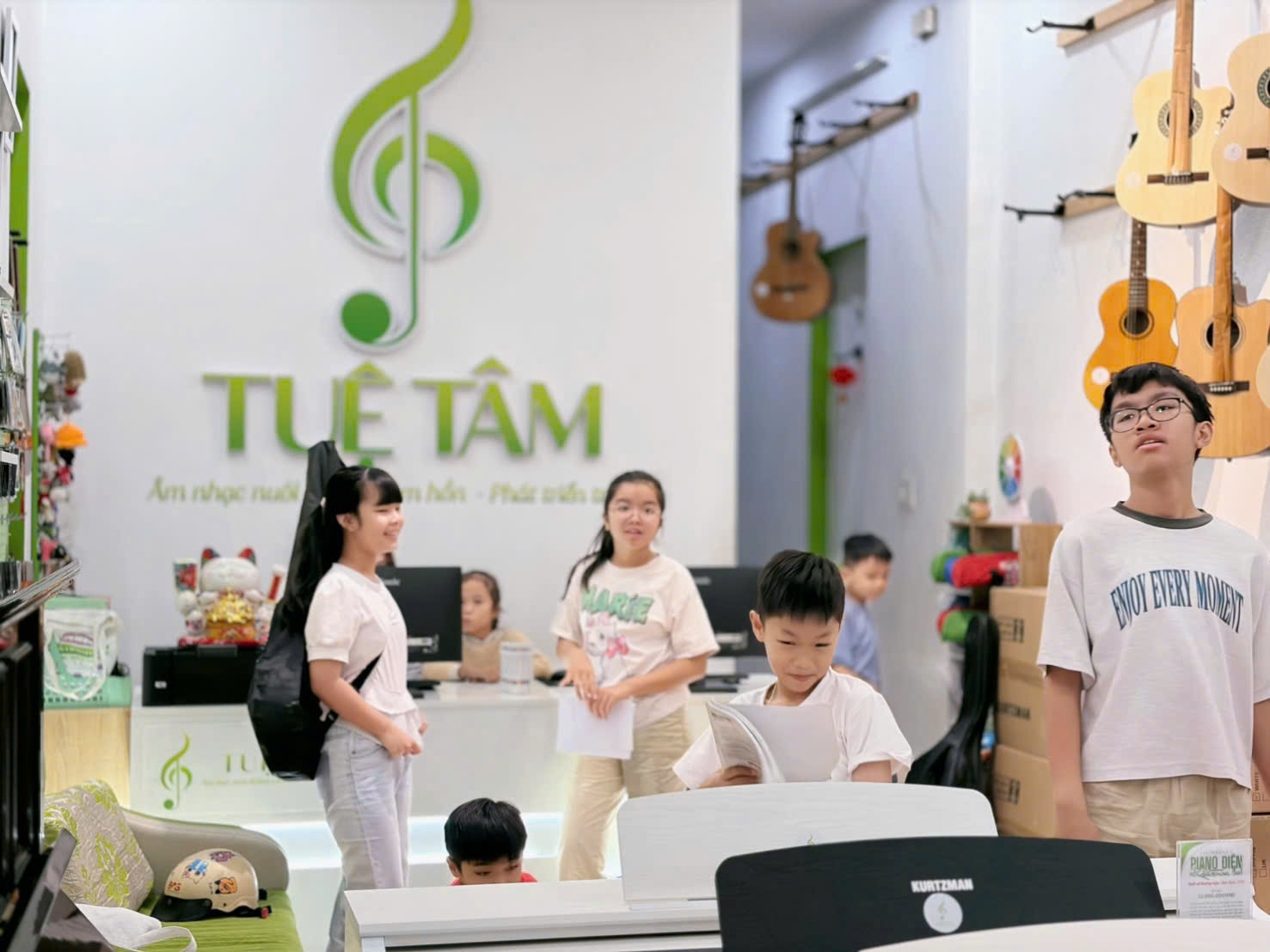 Lớp Piano hè cho trẻ em Bến Lức