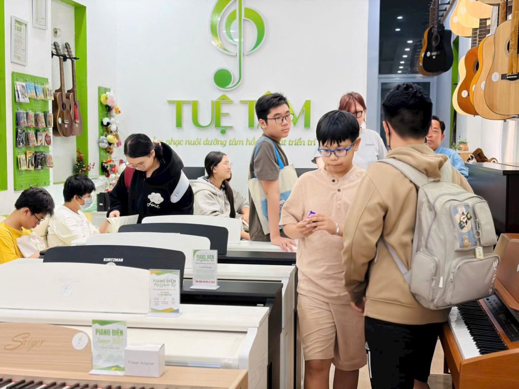 Lớp học piano hè cho bé Bến Lức